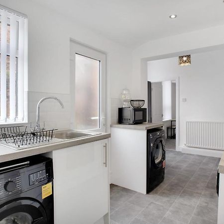 Stunning 4-Bedroom, 2 Bathrooms In Sunderland Sunderland  Ngoại thất bức ảnh
