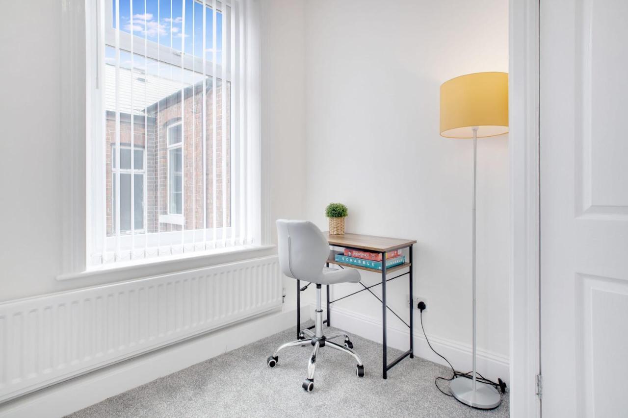Stunning 4-Bedroom, 2 Bathrooms In Sunderland Sunderland  Ngoại thất bức ảnh
