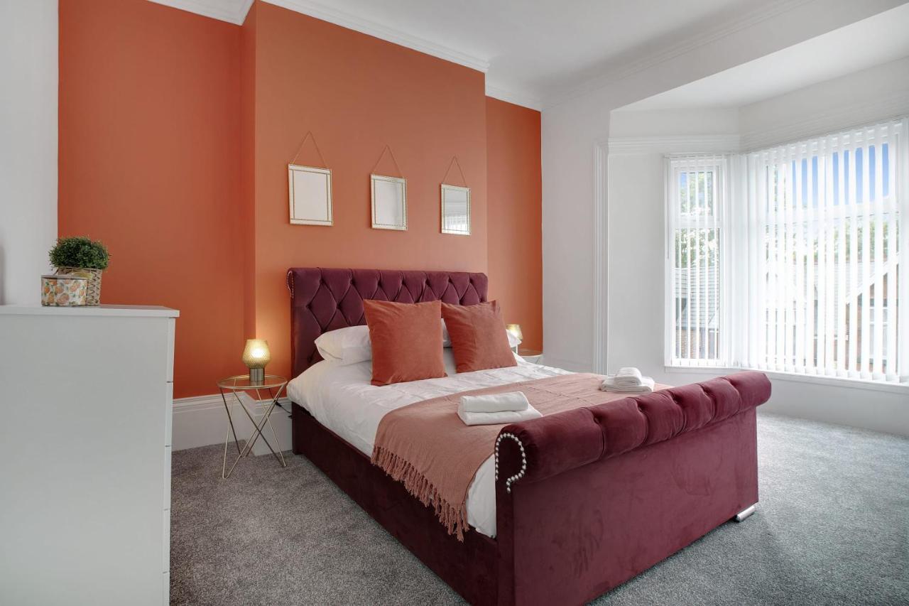 Stunning 4-Bedroom, 2 Bathrooms In Sunderland Sunderland  Ngoại thất bức ảnh