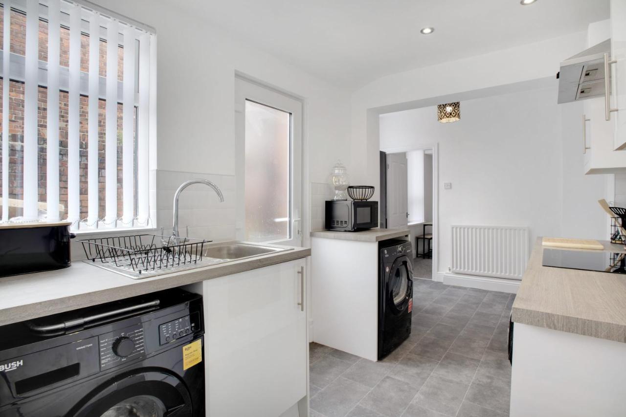 Stunning 4-Bedroom, 2 Bathrooms In Sunderland Sunderland  Ngoại thất bức ảnh