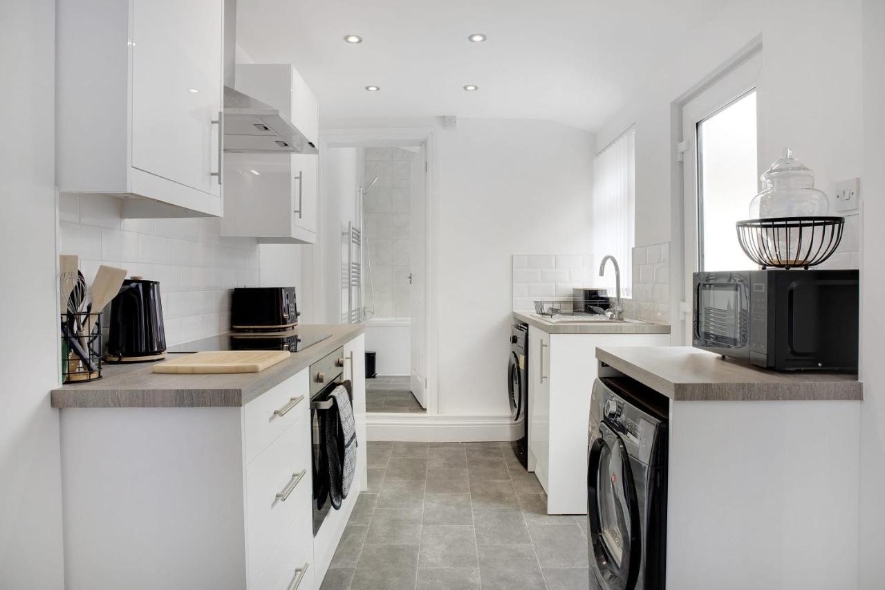 Stunning 4-Bedroom, 2 Bathrooms In Sunderland Sunderland  Ngoại thất bức ảnh