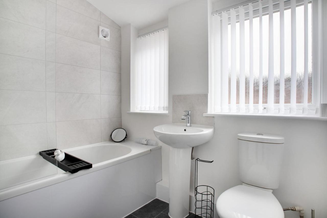 Stunning 4-Bedroom, 2 Bathrooms In Sunderland Sunderland  Ngoại thất bức ảnh