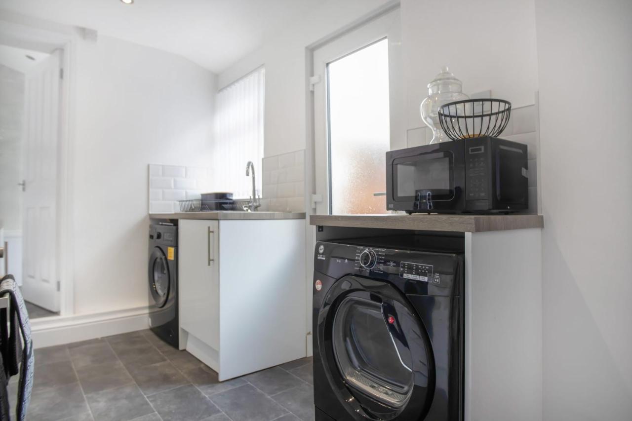 Stunning 4-Bedroom, 2 Bathrooms In Sunderland Sunderland  Ngoại thất bức ảnh