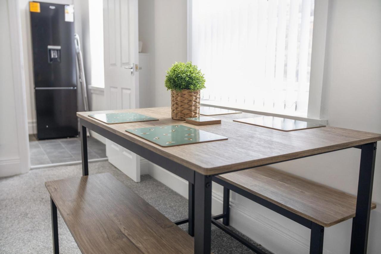 Stunning 4-Bedroom, 2 Bathrooms In Sunderland Sunderland  Ngoại thất bức ảnh