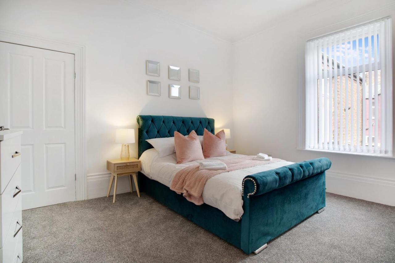 Stunning 4-Bedroom, 2 Bathrooms In Sunderland Sunderland  Ngoại thất bức ảnh